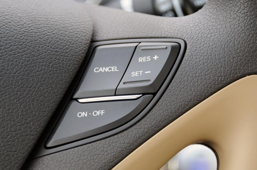 Hyundai Sonata 2011 года  (US) (фото 41 из 85)